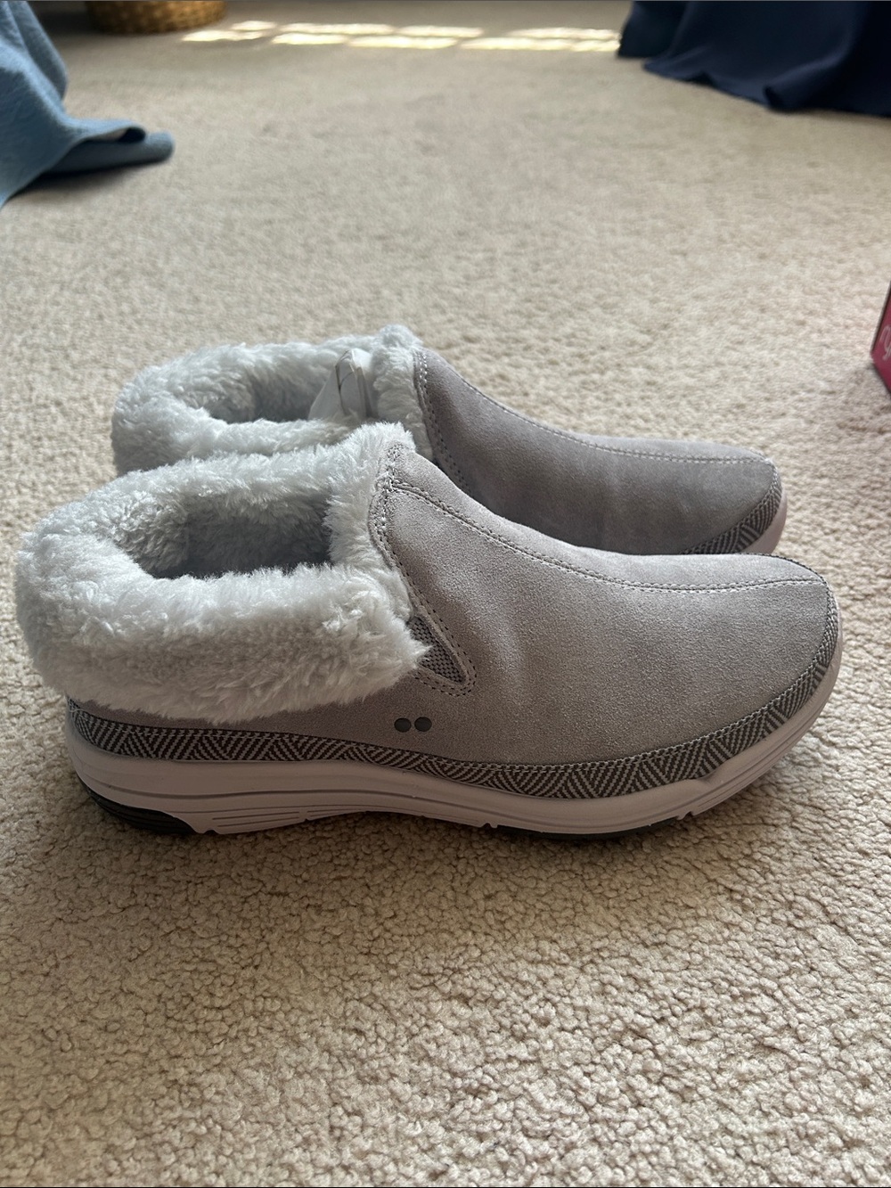 Cozy Slip-On Faux Fur Lined Shoes - Light Gray